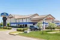 Howard Johnson by Wyndham Wichita Airport Hotels in 