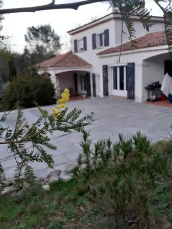 Frederique Lavande Bleue Отели в г. Var