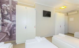 Hostel Dvor