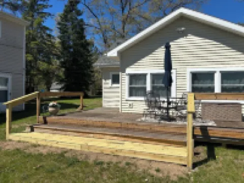 Remodeled! Enjoy the tranquility of a lakefront cottage on Van Etten Lake! Hotels in Oscoda