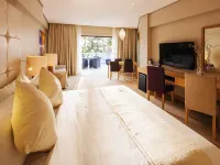 Villa Caemilla Beach Boutique Hotel Hotele w: Malay