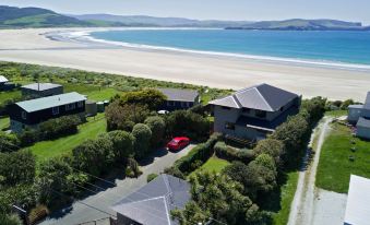 Curio Bay Salt House Motel