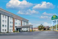 La Quinta Inn by Wyndham St. Louis Hazelwood - Airport North Các khách sạn gần Redbirds Sport Cafe