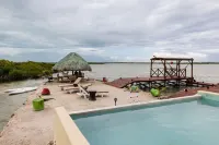 Lina Point Belize Overwater Resort - Infinity Pools