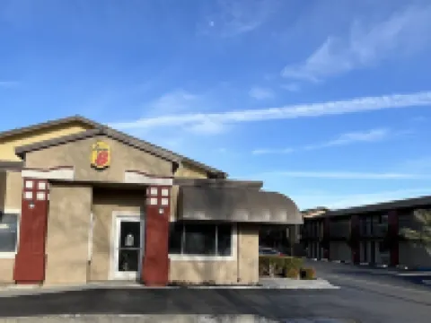 雷德布拉夫速8酒店 雷德布拉夫酒店