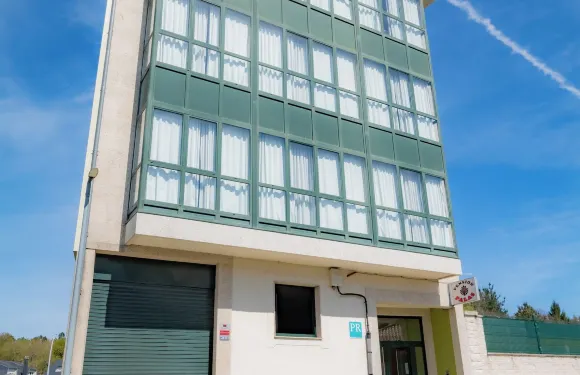 帕拉斯膳食公寓