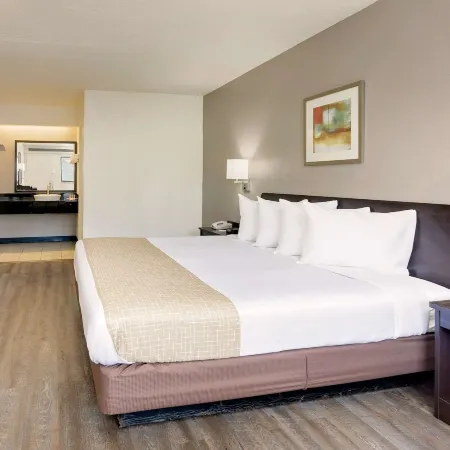 Travelodge by Wyndham College Park