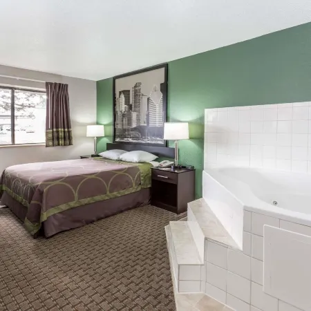 Super 8 by Wyndham Mundelein/Libertyville Area
