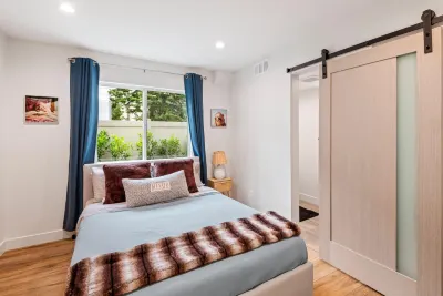Brand New Chic-Nest in Prime Location