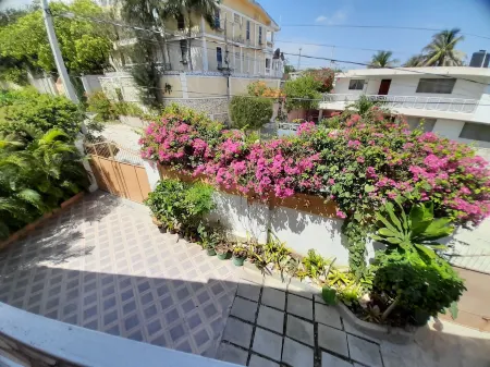 Star House Отели в г. Порт-о-Пренс