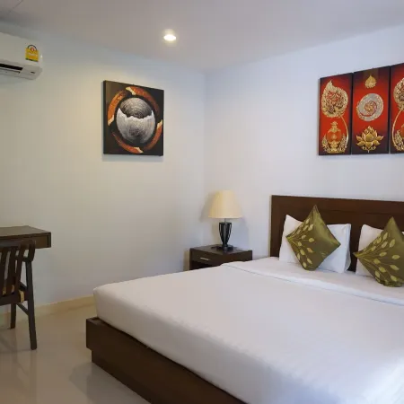 Green House Phuket Отели рядом с достопримечательностью «Ват Си Сунтхон»