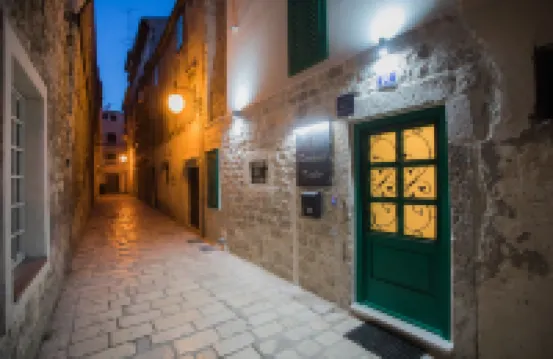 Residence Teatro - Near Cathedral of St James