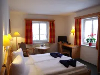 Hotel Alttolkewitzer Hof Hotels near Leuben