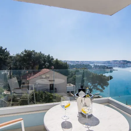 Seafront Luxury Apartments Fun
