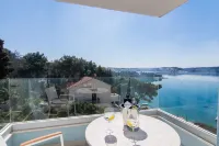 Seafront Luxury Apartments Fun - Ocean View