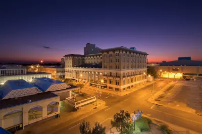 Hotel Bentley Hotels near Zales