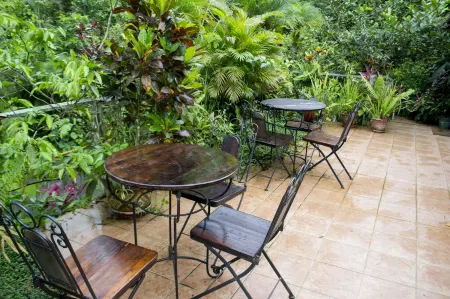 Lands in Love Hotel and Resort Отели рядом с достопримечательностью «Университет Сан Хосе»