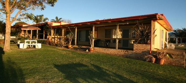 Lake Edge Holiday Units Hotels in Mollymook