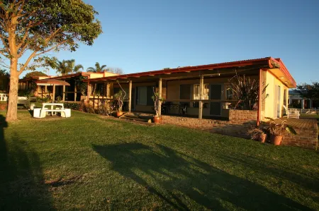 Lake Edge Holiday Units