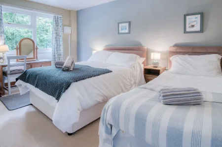 17 Beach Court - 2 Bed Apartment - Saundersfoot