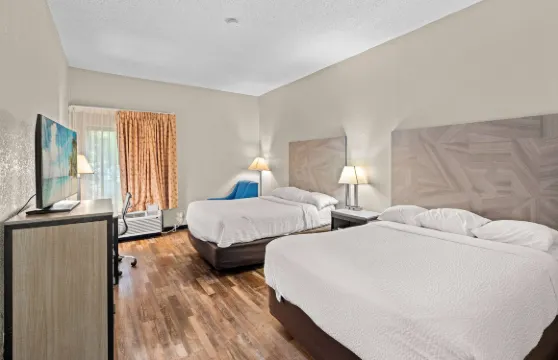 勞倫斯温德姆唄盟套房酒店