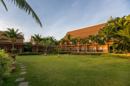 Lanta Casuarina Beach Resort Отели рядом с достопримечательностью «Thung Yee Pheng Mangrove Forest»