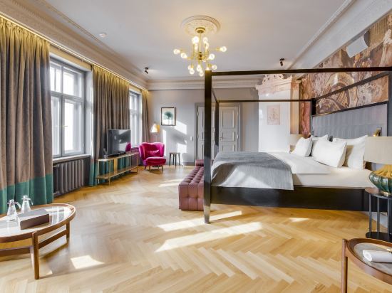 Grand Poet Hotel and Spa by Semarah