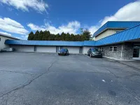 Days Inn by Wyndham Moosic - parking