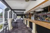 The Commodore - bar