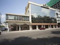 Hotel Ramada Hotels near La Bahía