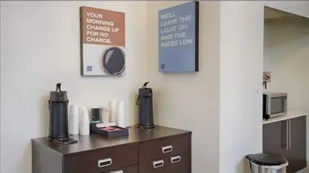 Motel 6 Albany, NY Отели рядом с достопримечательностью «MVP Arena»