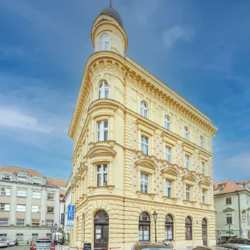 Hotel U 3 Pstrosu Отели рядом с достопримечательностью «Карлов мост»