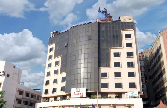 蘇拉特洛茲廣場酒店、