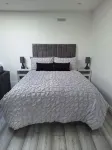 Lodge - Sleeps 2 - Pet Friendly - Parking - Patio