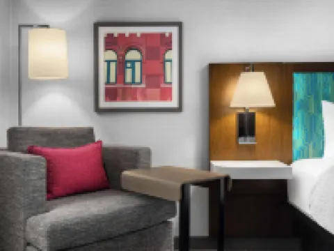 Hampton Inn & Suites Orangeville, on Hotels in Mono