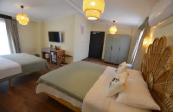 Ados Otel