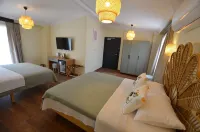 Ados Otel