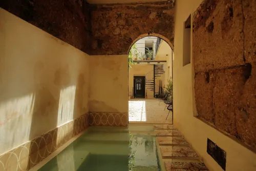 Fixie Lofts - Colonial Villa Suites with Pool - Apartments