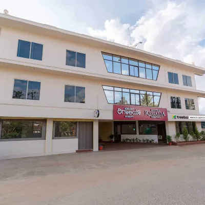 Treebo Regalia Comforts, 5 Mins to Raja Seat Garden Hotels near Raja Seat