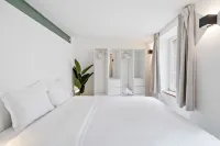Modern Apt Old Town w Panoramic View ID4 Hôtels à : Ville-Haute