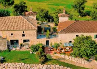 Domaine de Lejos - Portes d'Albi Hôtels à : Villefranche-d'Albigeois