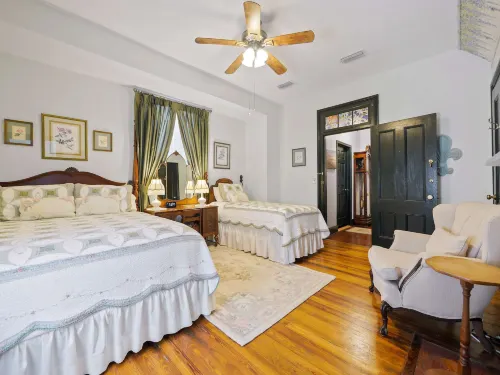 Downtown Historic Victorian Steps to Clay Theatre Hotels in Green Cove Springs