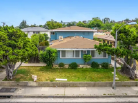 明るくて居心地のよいゲッタウェイ ダウンタウンLAから10分 アルハンブラのホテル