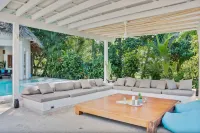 Beachfront Oasis Pool Chef Hskp Sleeps 22