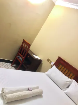캠 로지 포로다니, 탕가 주변 호텔