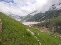 Lalazar Lakeview Hotel Saif-ul-Malook Hotels in Batakundi