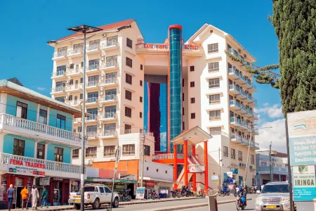 Hans Poppe Hotel - Iringa Отели в г. Иринга