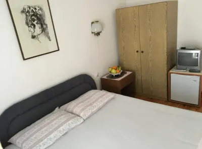 Comfortable Budva Rooms With Easy Access to Sveti Stefan Hotels in 