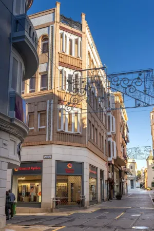 William Martin Apartments Отели рядом с достопримечательностью «Playa de Rompeculos»