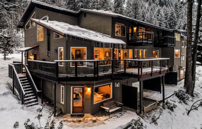 All Seasons River Inn